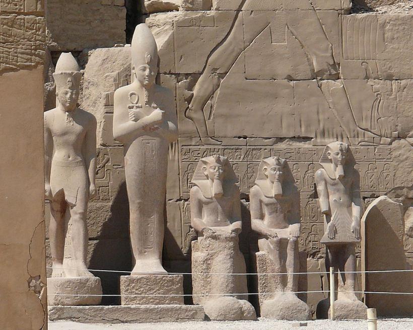 960px-Karnak_temple_statues